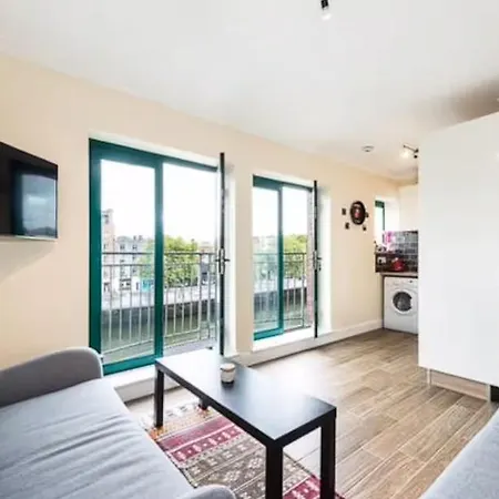 Centrally Located, Disc0unt Via What App !beautiful ! Check The Number From The Photo !! Appartement
