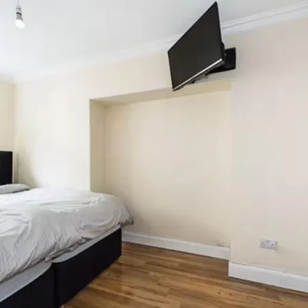 Appartement Centrally Located, Disc0unt Via What App !beautiful ! Check The Number From The Photo !! *