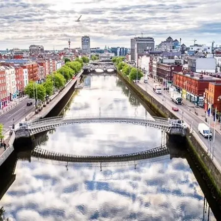 Lägenhet Centrally Located, Disc0unt Via What App !beautiful ! Check The Number From The Photo !! Dublin